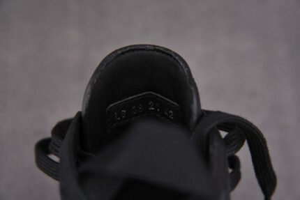 D10R B28 Oblique High Top Sneaker