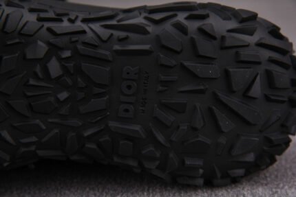 D10R B28 Oblique High Top Sneaker